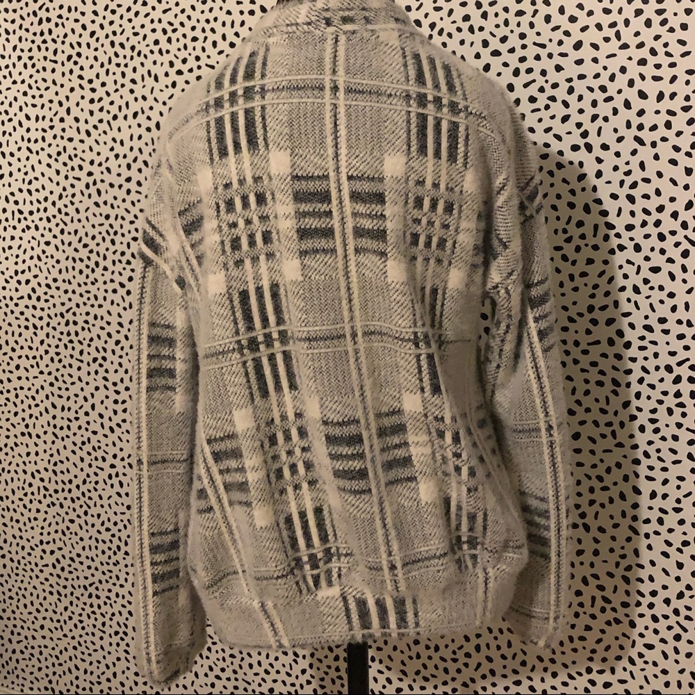 Patterned Soft Sweater! - image 3